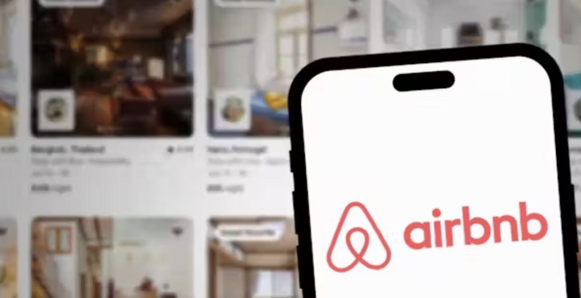 Airbnb culpa a los hoteleros del turismo masivo
